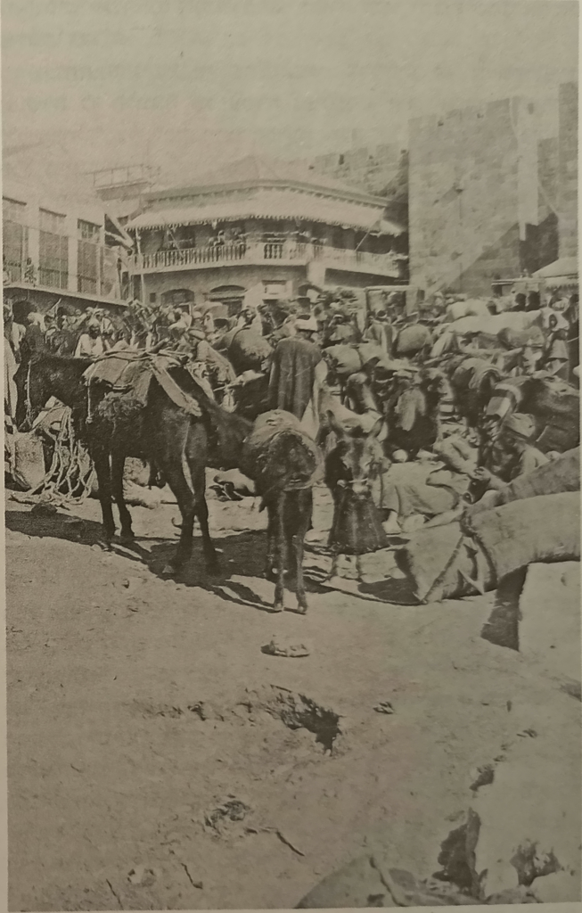 ככר השוק ליד שער יפו (תמונה משנת תרס"ה)